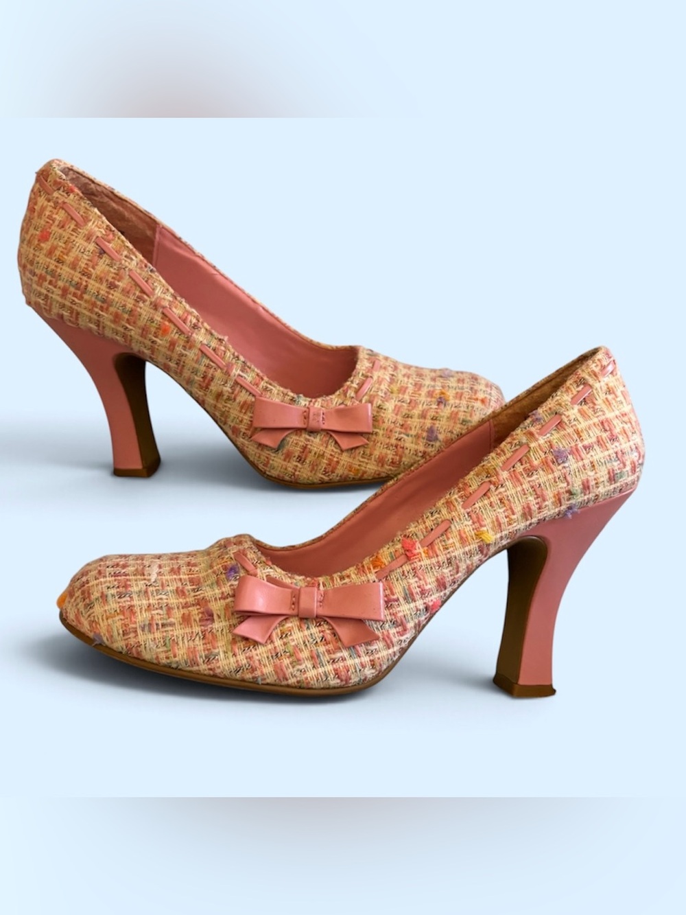 Vintage  Babydoll Pink Tweed Round Toe Heels w/Bow Detail